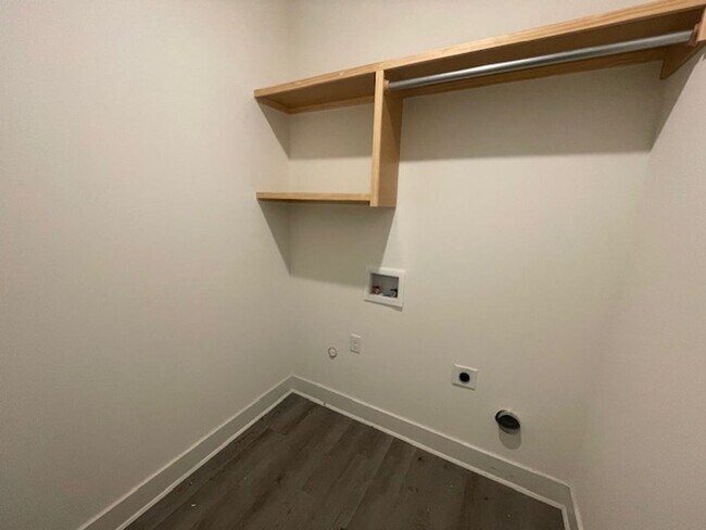 Building Photo - 5140/42 Chase Cir