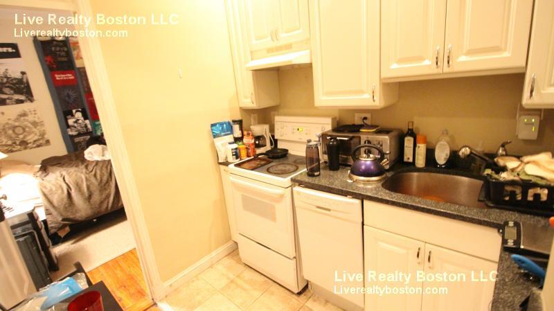 Foto principal - 65 Burbank St