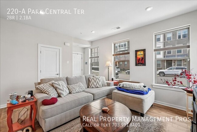 Building Photo - 220 Park Central Ter