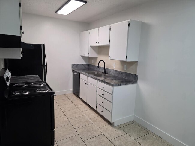 Foto del edificio - 1455 W Layton 4-plex