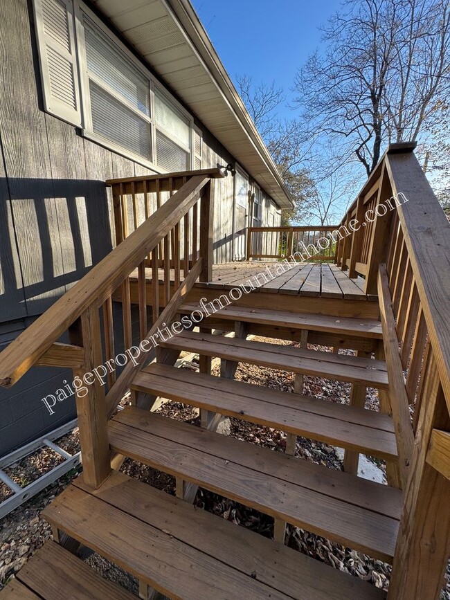 Building Photo - Charming 2 Bedroom, 1.5 Bath Home in Bull Shoals – Corner Lot & Close to Lake Access