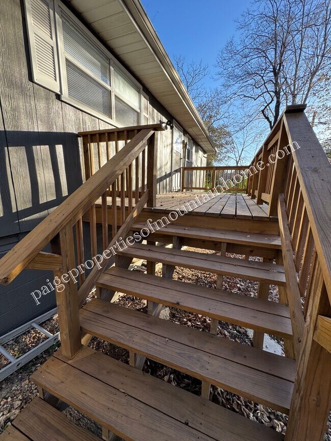 Foto del edificio - Charming 2 Bedroom, 1.5 Bath Home in Bull Shoals – Corner Lot & Close to Lake Access