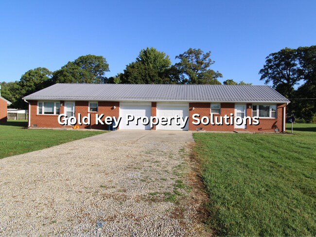 Foto del edificio - 818-820 Cossack Dr