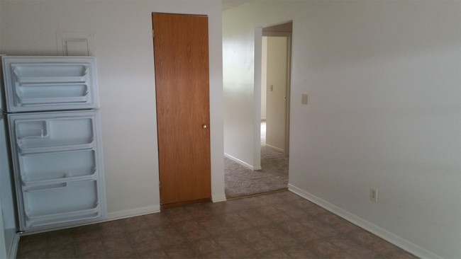 Foto del edificio - 2127 N Center Rd