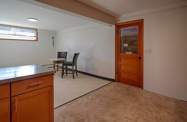 Foto del edificio - 540 N 83rd St