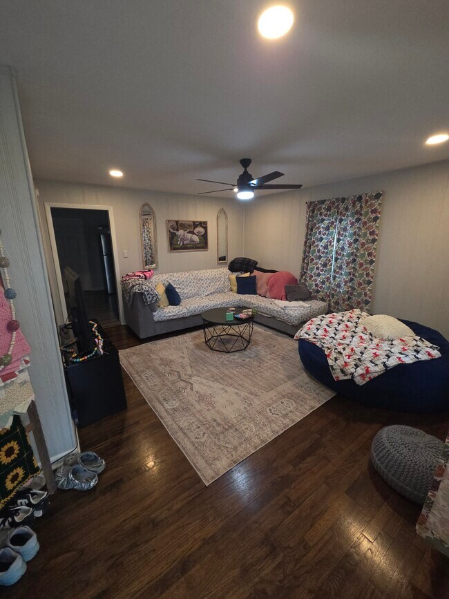 Foto del edificio - 1716 Fayetteville Hwy