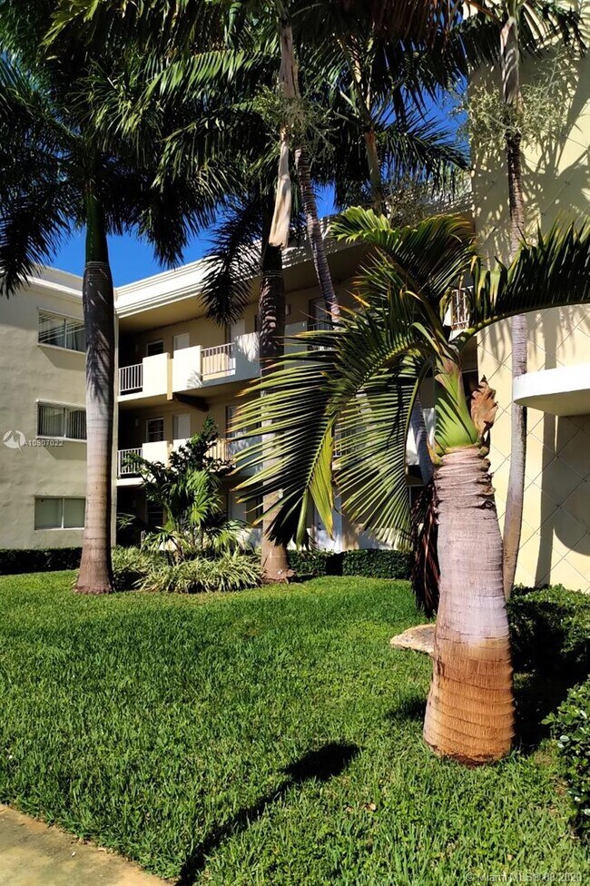 Foto del edificio - 7725 N Kendall Dr