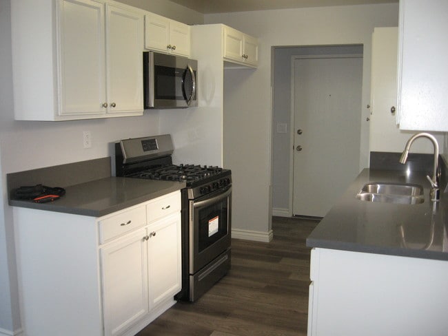 Building Photo - 9900 Jordan Ave