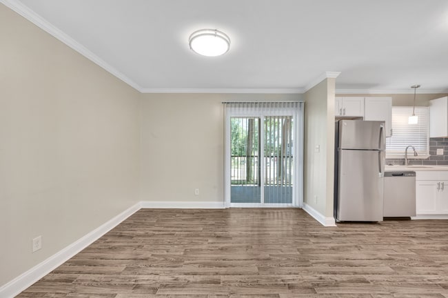 Building Photo - Maple Run