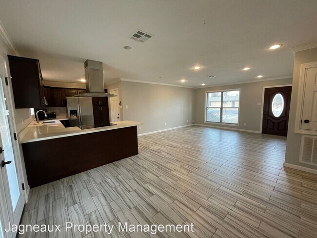 Building Photo - 3 br, 2 bath House - 2404 Roxton St