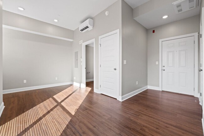 Foto del edificio - ONE MONTH FREE! 621 MLK *Income Restricted*