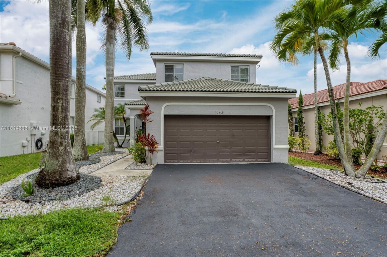 Primary Photo - 1042 Bluewood Terrace