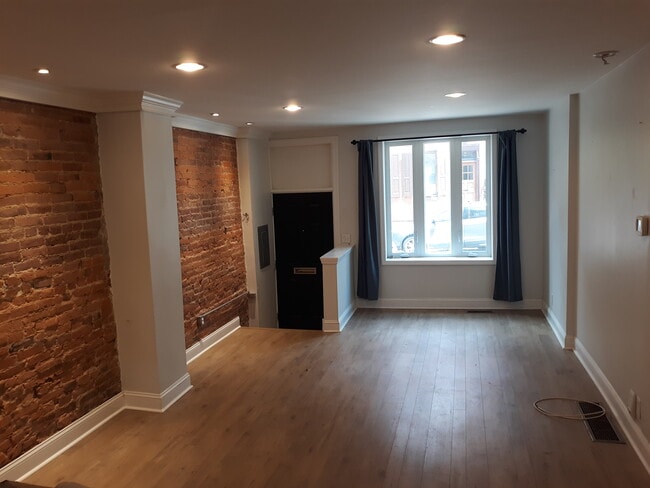 Living Room - 816 S 5th St