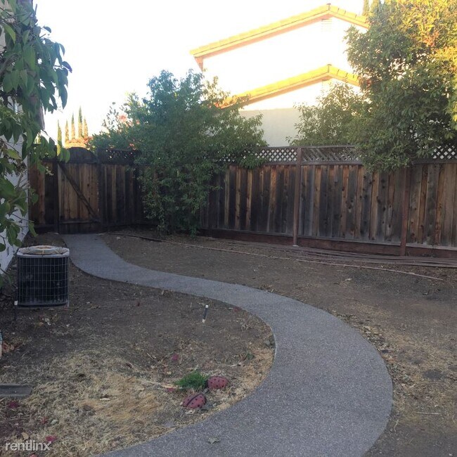 Building Photo - 3 br, 2 bath House - 1646 Corte De Medea