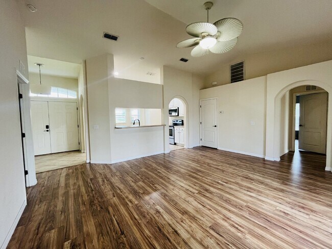 Foto del edificio - 3 Bedroom Single Family in South Lakeland ...
