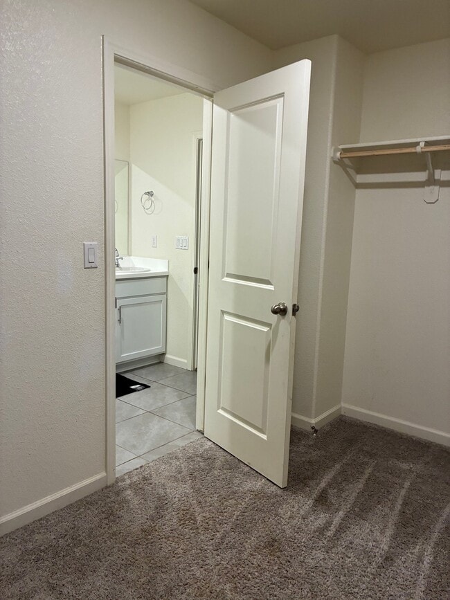 Foto del edificio - 4244 Rutherford Ave