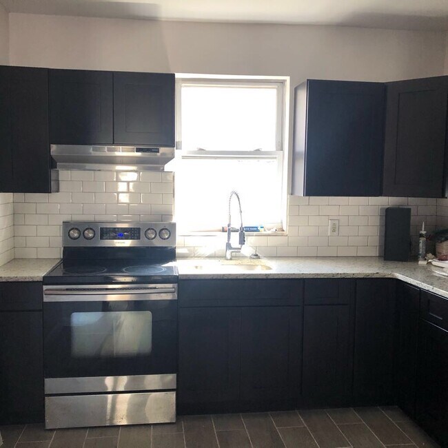 cocina moderna - 5218 Pentridge St