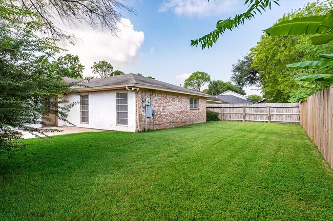 Foto del edificio - 9306 Sanford Rd