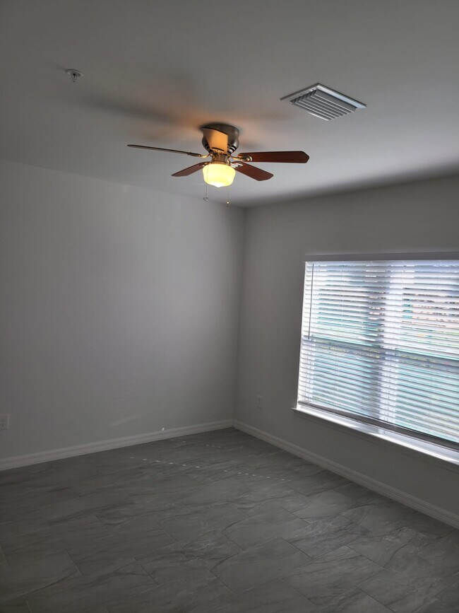 Foto del edificio - 912 SW 39th Terrace