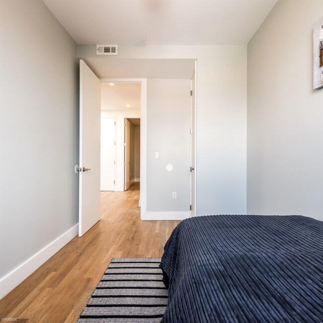 Building Photo - 905 Broadway