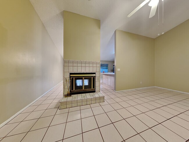 Foto del edificio - 4606 N Country Hills Ct