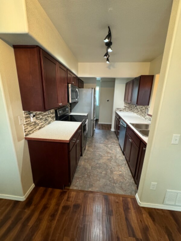 Foto del edificio - 7107 Fairweather Park Loop