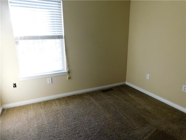Building Photo - 6512 Oak Crest Dr