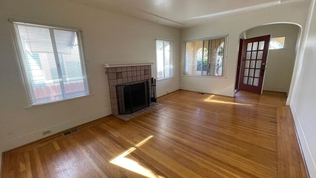 Foto del edificio - 1546 5th Street - 30% Rental Fee