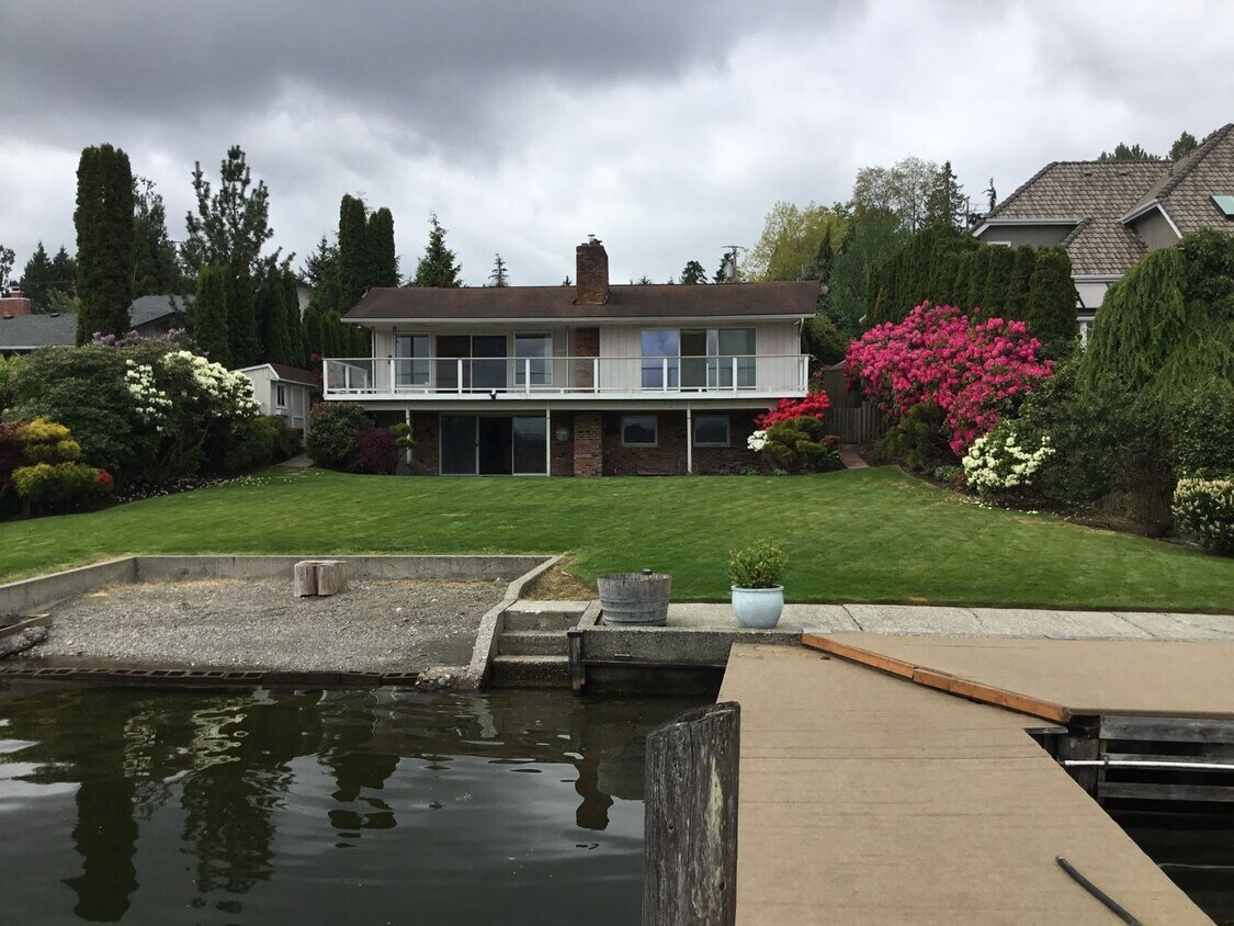 Primary Photo - Lake Stevens waterfront 4 Bedroom 2 Bath H...