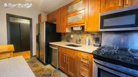 Building Photo - 30-83 Crescent St