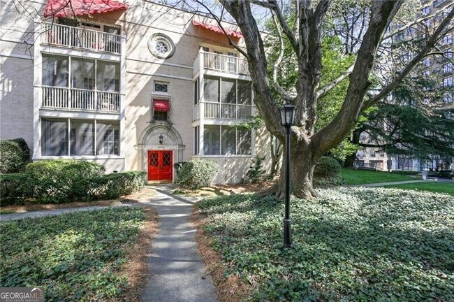 Foto del edificio - 2230 Peachtree Rd NW