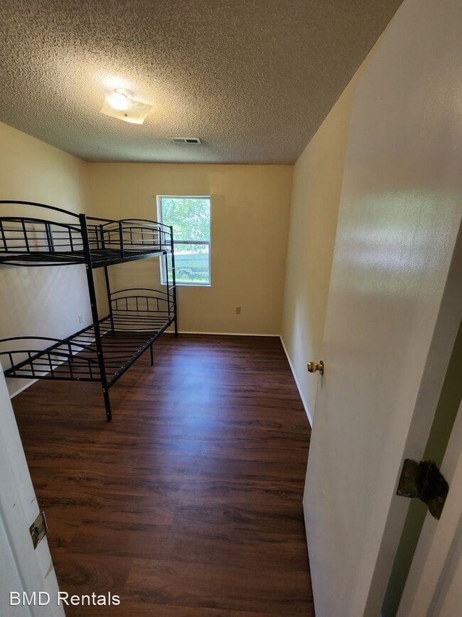 Building Photo - 3 br, 2 bath House - 209 E. Broad St.