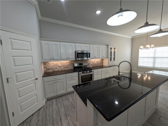 Building Photo - 5602 Sapphire Dr