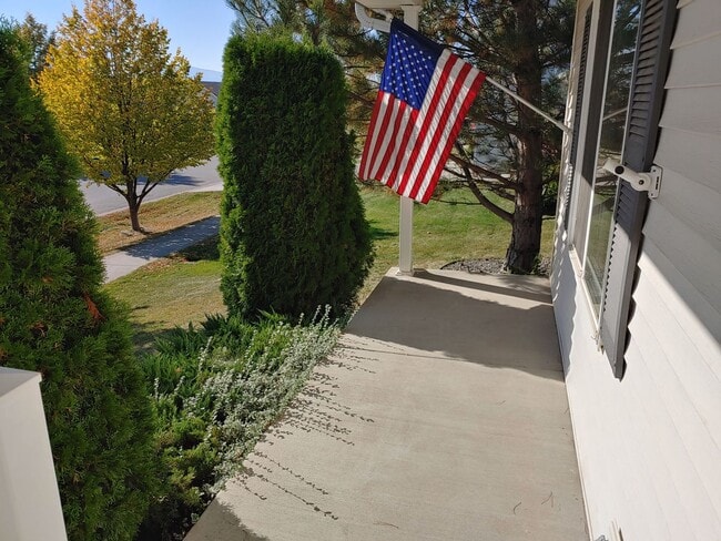 Building Photo - Beautiful Home in the Landings Neighborhood
