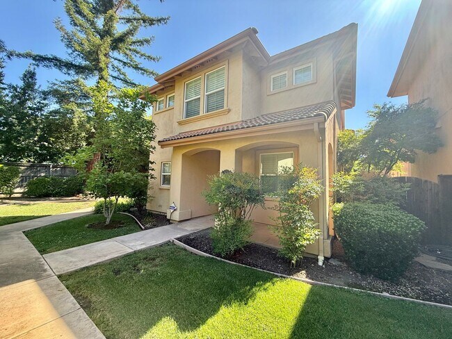 Building Photo - Charming Luxury Home Near Downtown Davis &...