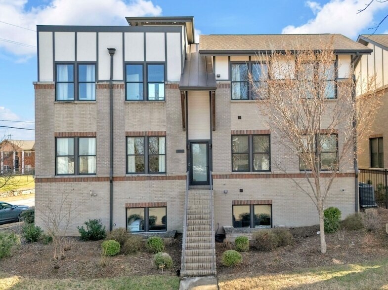 Foto principal - 954 Russell St