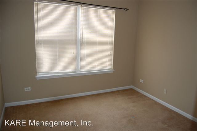 Building Photo - 1228 N Red Oak Cir