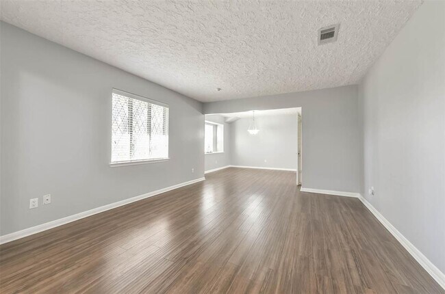 Foto del edificio - 16406 Glenshannon Dr