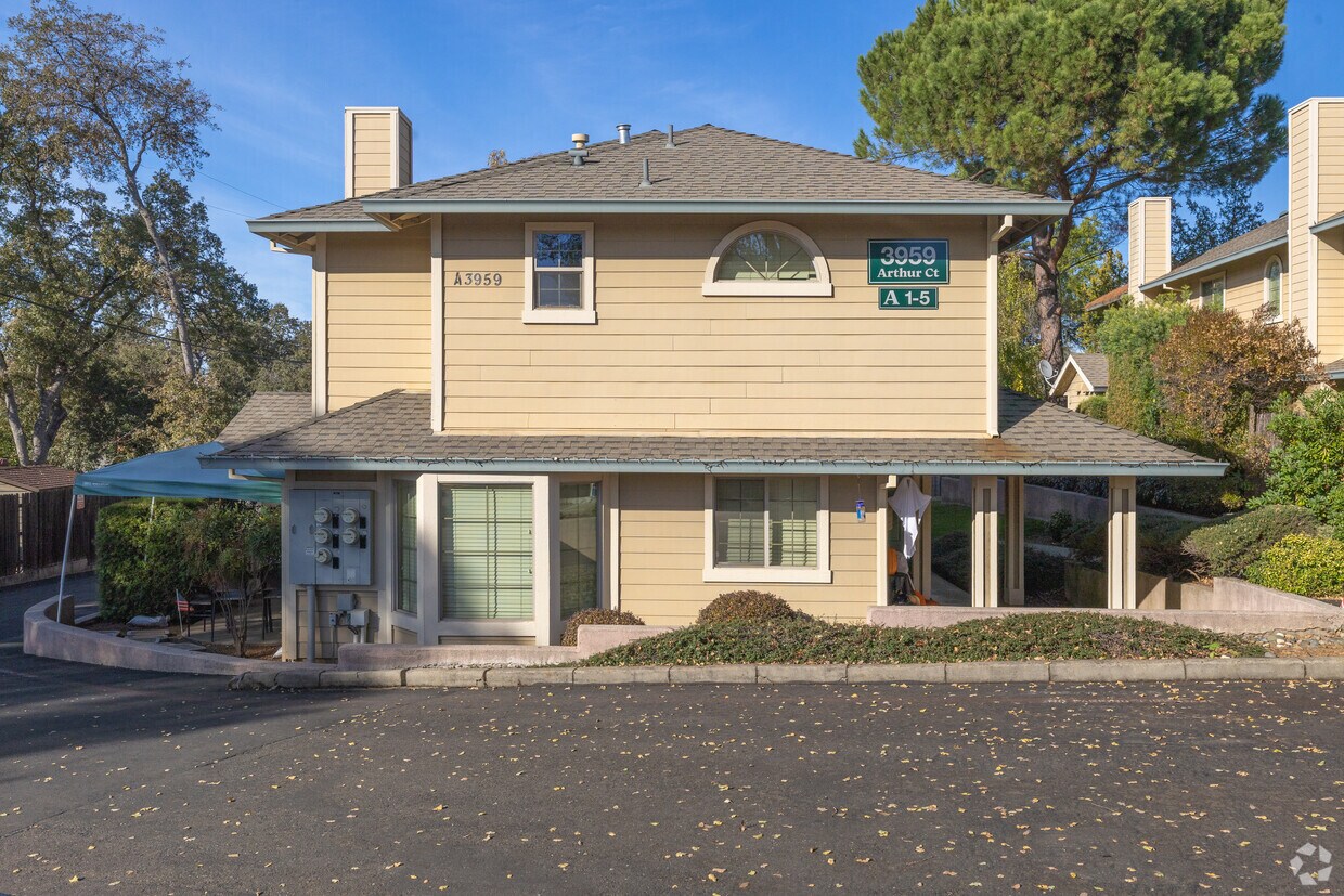 Foto alternativa del edificio - Camelot Woods Condominiums