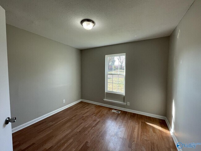 Foto del edificio - 4002 Offutt Ct NW