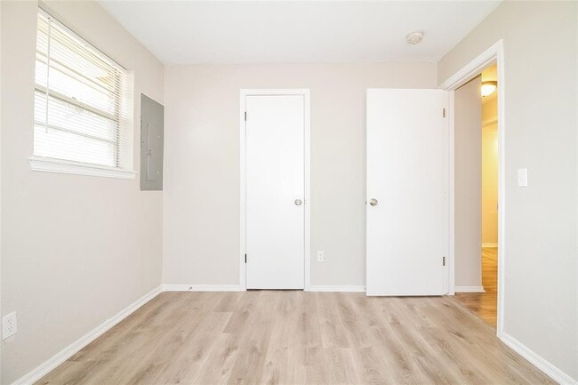 Foto del edificio - 4220 Corbett Dr