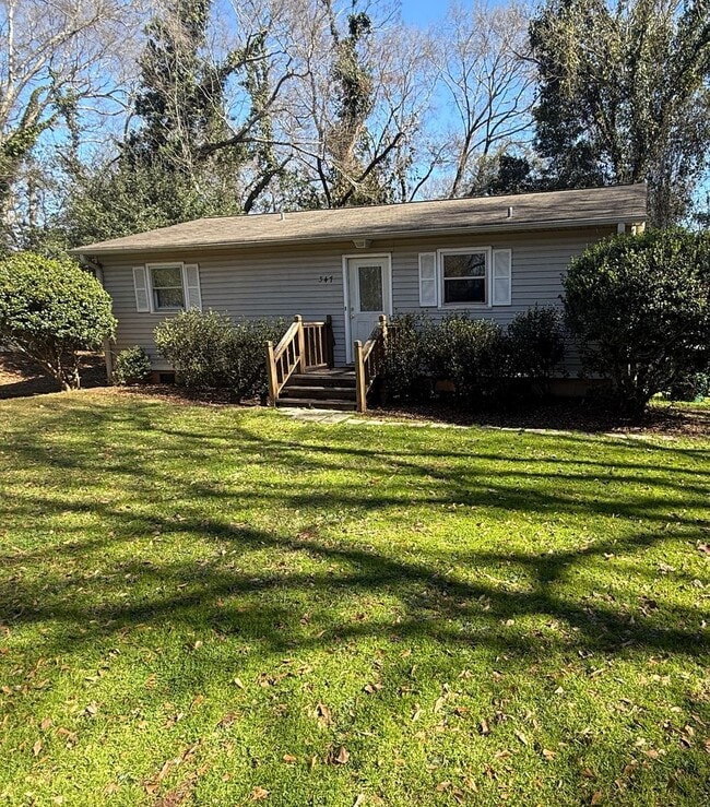 Building Photo - 347 Sunset Dr