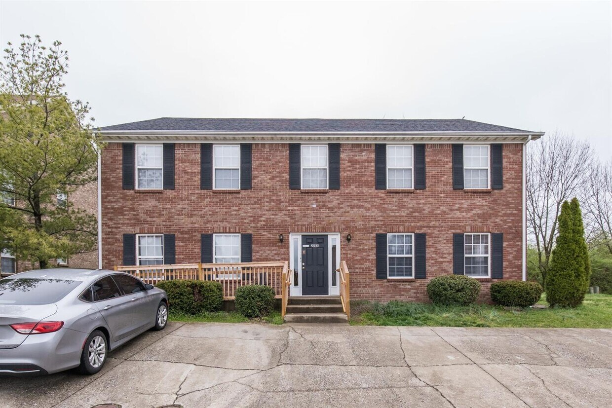 Foto principal - 2084 Cornerstone Dr