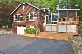 Building Photo - 56 Rogerene Way