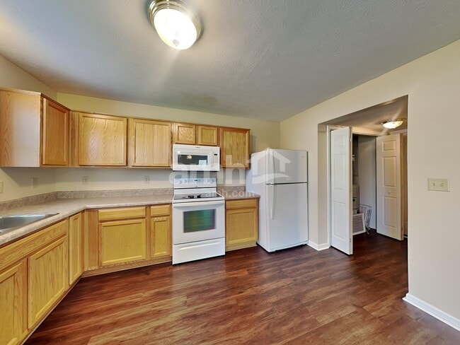 Building Photo - 10660 Brighton Knoll Pky N