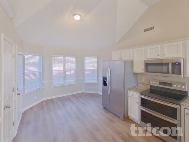 Foto del edificio - 3415 Hardwood Dr