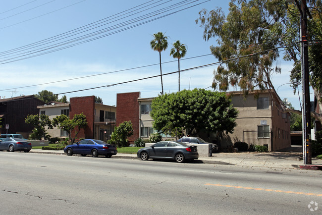 Foto del edificio - Vanowen Street Apartments