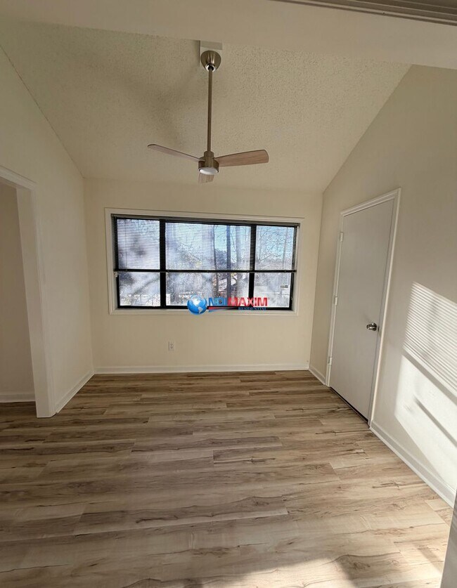 Foto del edificio - Renovated townhouse in Peachtree Corners