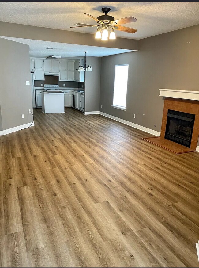 Foto del edificio - 1101 Cassidy Ln