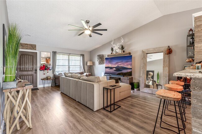 Foto del edificio - 2735 NW 92nd Ave